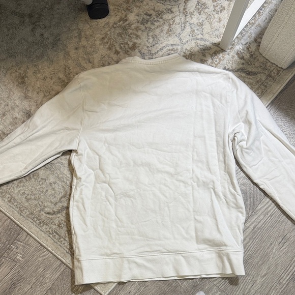 Kirkland Signature White crew neck sweater with Red and Black Logo - Picture 3 of 3